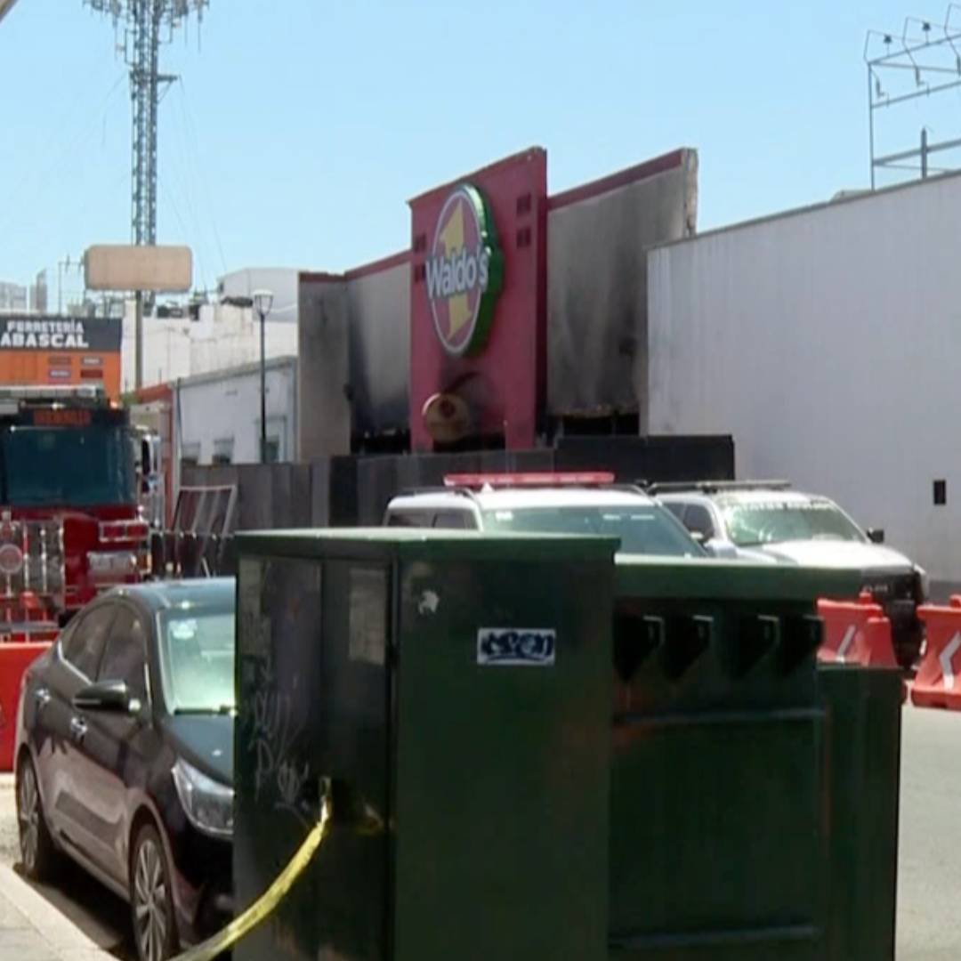 Retiran Transformador de Waldo´s Incendiado en el Centro de Hermosillo, Sonora